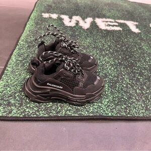 Balenciaga triple s sneaker kid